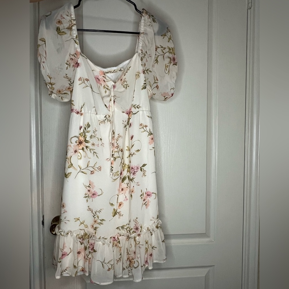 Women’s Liberty Love Floral Dress in size Medium
